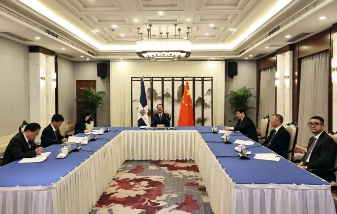 盈峰環(huán)境“助力”多米尼加清運(yùn)垃圾，毛偉明省長(zhǎng)出席線上交接儀式